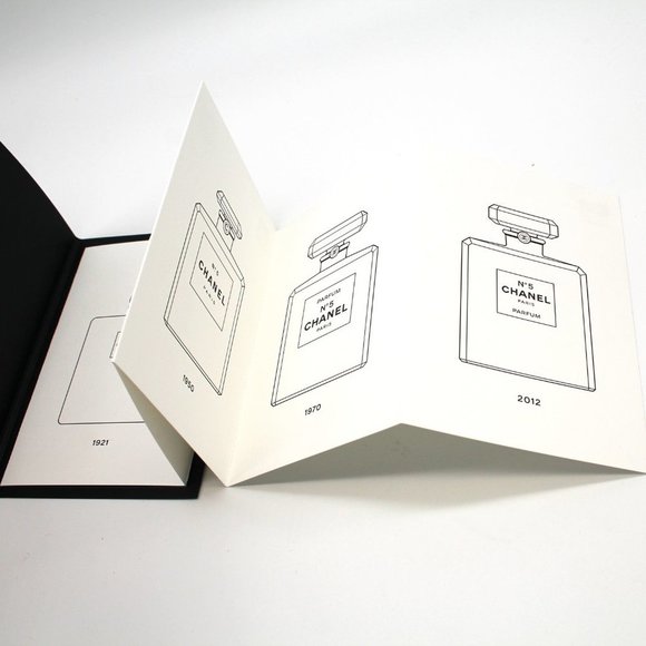 CHANEL No 5 In The Stars Parfum Black Binder with Postcards & Sticker Set CC - Picture 5 of 7